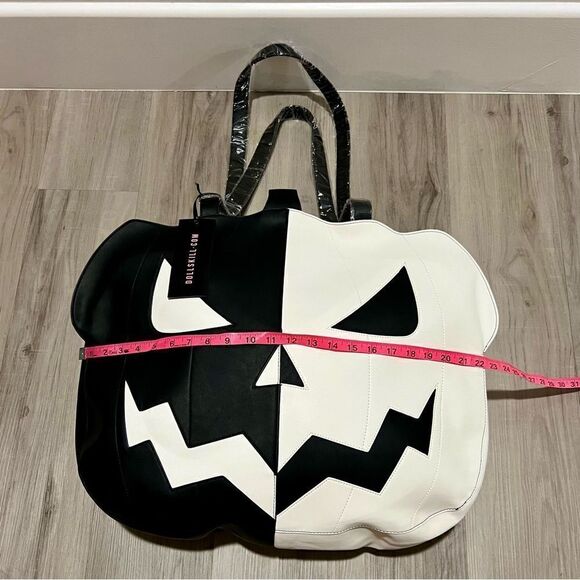 NWT Trickz N Treatz x Dolls Kill black and white oversized pumpkin face tote. - Picture 12 of 14